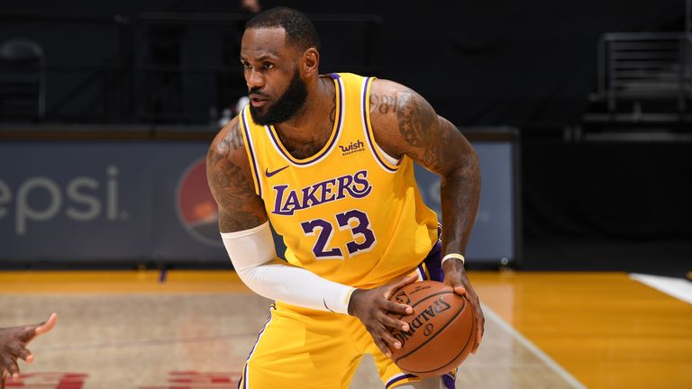 LeBron James no es derrotado por la edad real